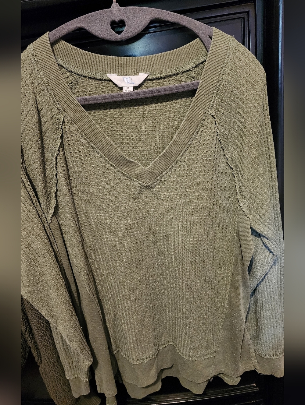 Time and Tru Olive Green Khaki Ribbed Knit Shirt Tunic V neck Womens Sz Medium